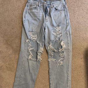 American Eagle Mom Jeans Ripped / Distressed